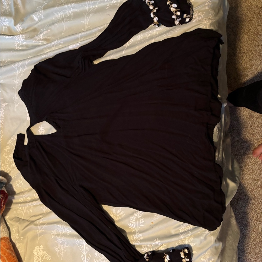 Source Unknown Black Blouse with White Accents